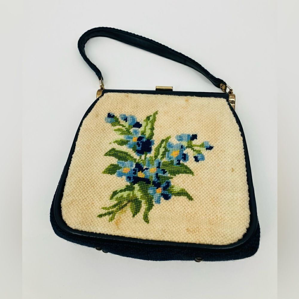 Vintage 1960’s needlepoint handbag